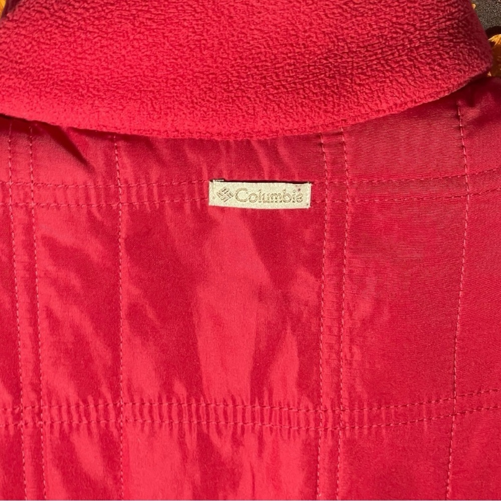 Columbia Red Quilted Sherpa Lined Vest Size Medium - Picture 8 of 15